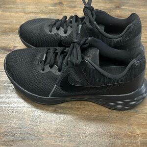Women’s black Nike size 7